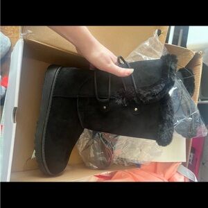 Women's Black Fur-Lined Boots Arizona
